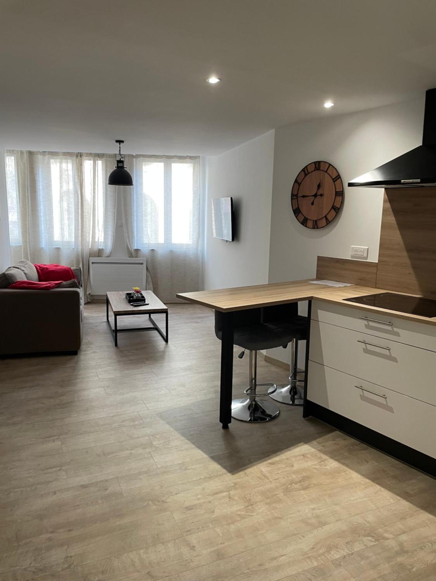 Appartement F2 Centre Historique Saint Colomban à Luxeuil-les-Bains Extérieur photo