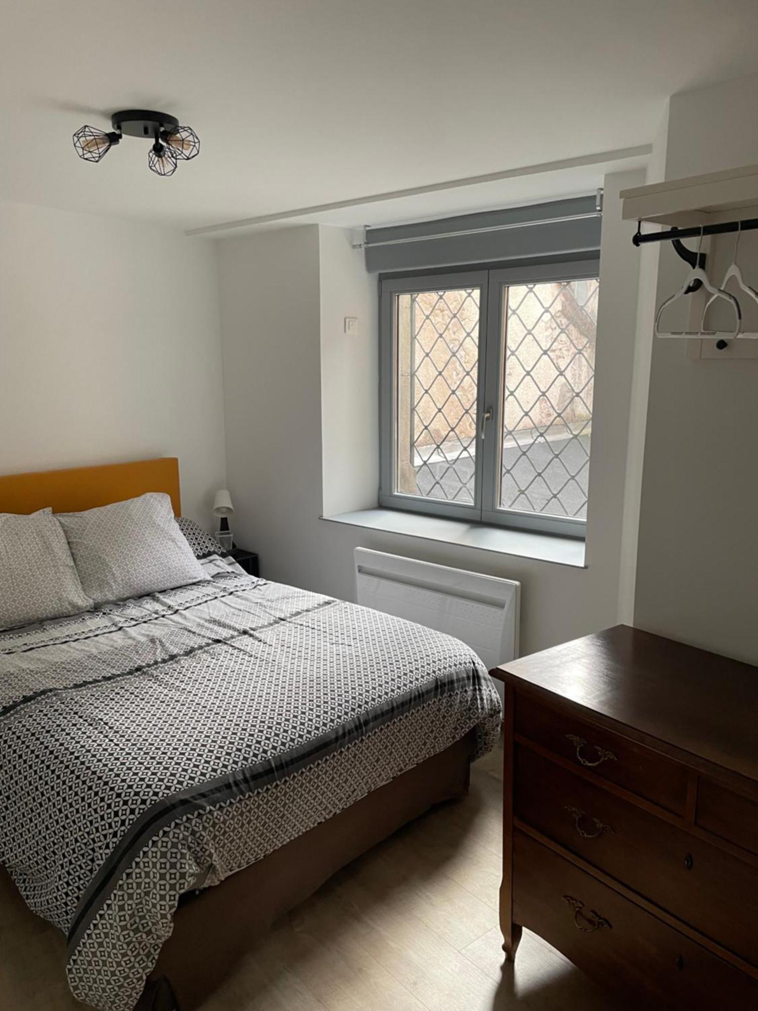Appartement F2 Centre Historique Saint Colomban à Luxeuil-les-Bains Extérieur photo